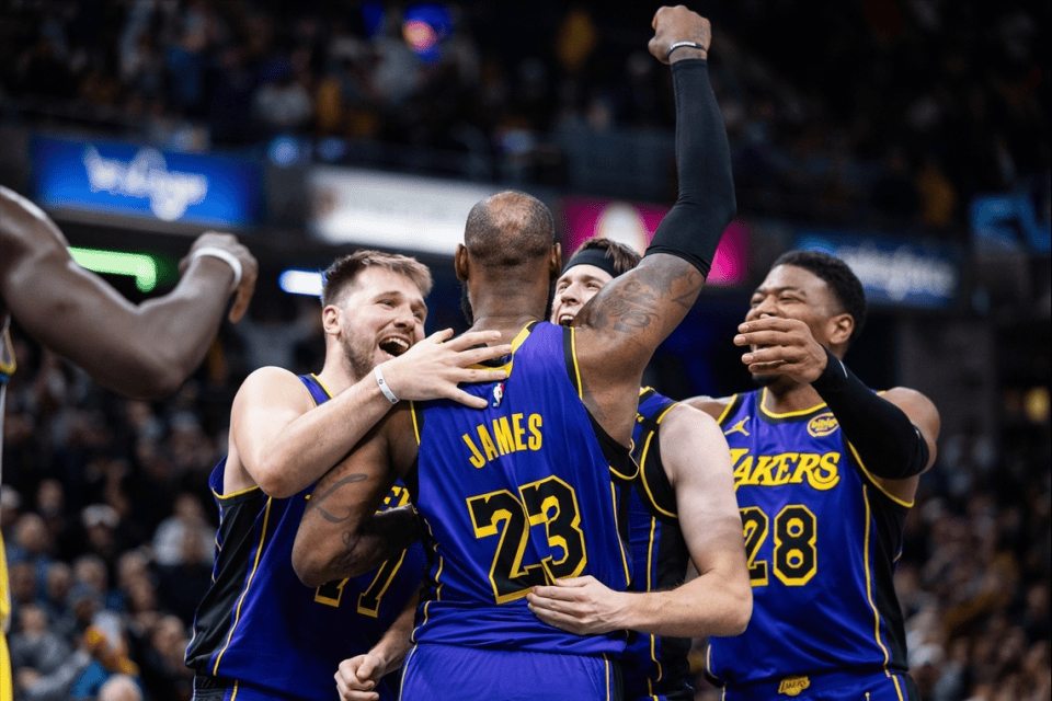 湖人球星三分绝杀，全场观众热烈欢呼，系统很多功能.的简单介绍